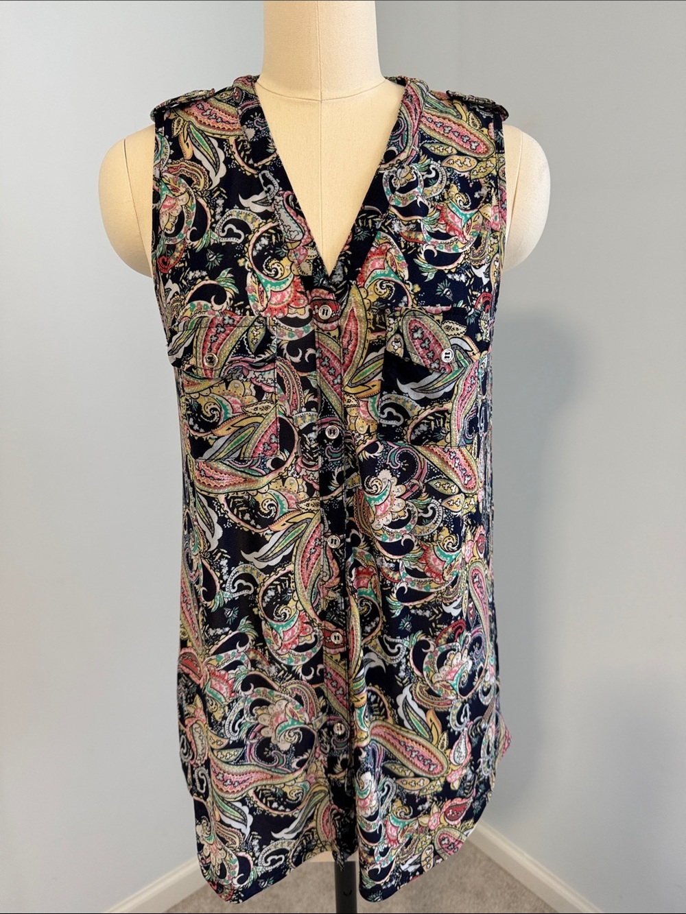 Ember Sleeveless Button down Paisley V-Neck Top in Navy SZL